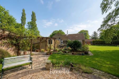 4 bedroom Detached bungalow for sale in Waithe Lane, Brigsley, DN37