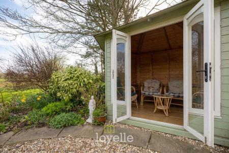 4 bedroom Detached bungalow for sale in Waithe Lane, Brigsley, DN37