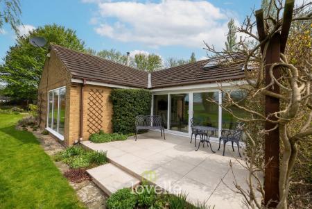 4 bedroom Detached bungalow for sale in Waithe Lane, Brigsley, DN37