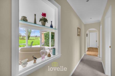 4 bedroom Detached bungalow for sale in Waithe Lane, Brigsley, DN37