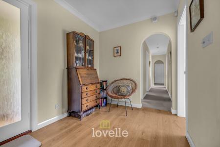 4 bedroom Detached bungalow for sale in Waithe Lane, Brigsley, DN37