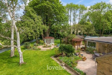 4 bedroom Detached bungalow for sale in Waithe Lane, Brigsley, DN37