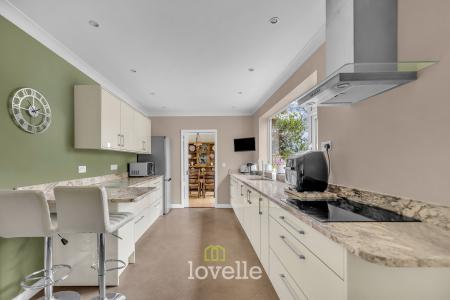 4 bedroom Detached bungalow for sale in Waithe Lane, Brigsley, DN37