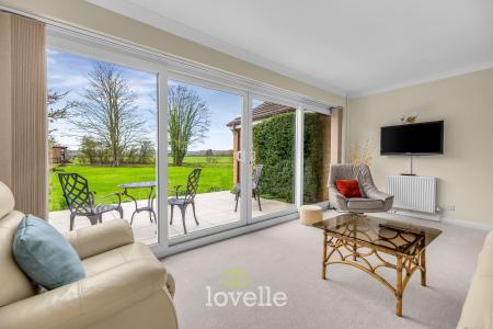 4 bedroom Detached bungalow for sale in Waithe Lane, Brigsley, DN37