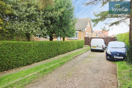 4 bedroom Semi-detached bungalow for sale in Conisholme Road, North Somercotes, LN11