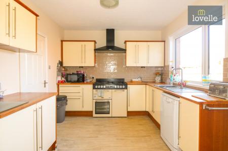 4 bedroom Semi-detached bungalow for sale in Conisholme Road, North Somercotes, LN11