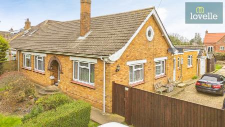 4 bedroom Semi-detached bungalow for sale in Conisholme Road, North Somercotes, LN11