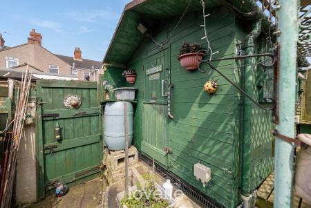3 bedroom Terraced House for sale in Welholme Road, Grimsby, DN32