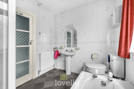 3 bedroom Terraced House for sale in Welholme Road, Grimsby, DN32