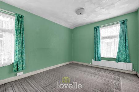 3 bedroom Terraced House for sale in Welholme Road, Grimsby, DN32