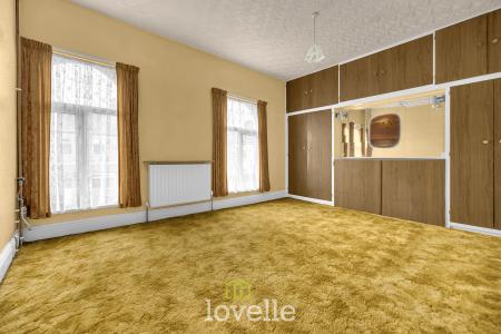 3 bedroom Terraced House for sale in Welholme Road, Grimsby, DN32