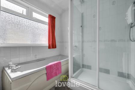 3 bedroom Terraced House for sale in Welholme Road, Grimsby, DN32