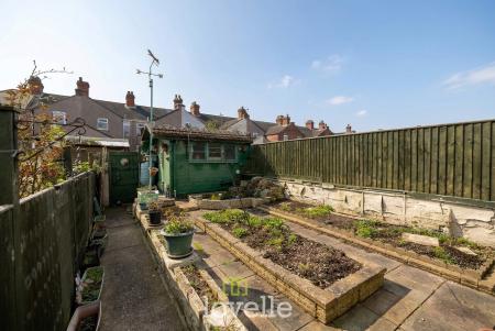 3 bedroom Terraced House for sale in Welholme Road, Grimsby, DN32