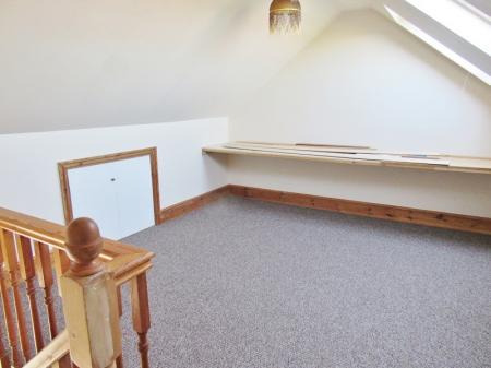 3 bedroom Semi-detached house to let in West End Road, Habrough, DN40