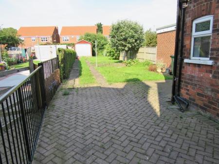 3 bedroom Semi-detached house to let in West End Road, Habrough, DN40