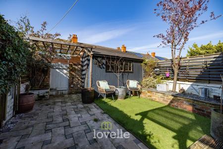 3 bedroom Terraced House for sale in Henry Street, Grimsby, DN31