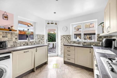 3 bedroom Terraced House for sale in Henry Street, Grimsby, DN31