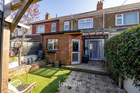 3 bedroom Terraced House for sale in Henry Street, Grimsby, DN31