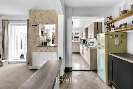 3 bedroom Terraced House for sale in Henry Street, Grimsby, DN31