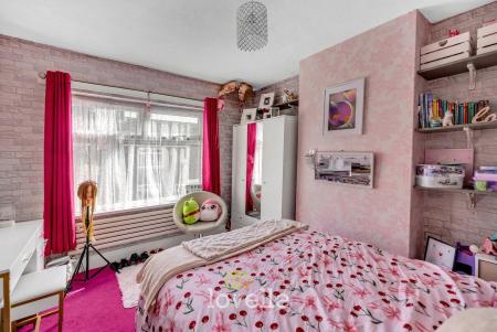 3 bedroom Terraced House for sale in Henry Street, Grimsby, DN31