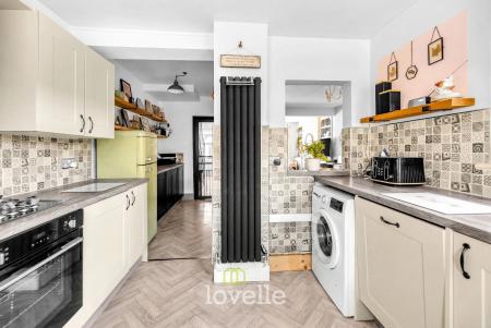 3 bedroom Terraced House for sale in Henry Street, Grimsby, DN31