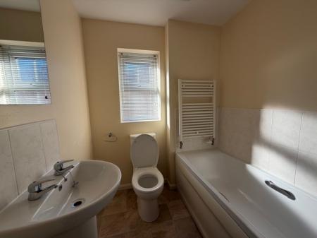 3 bedroom Terraced House to let in Hornbeam Drive, Healing, DN41
