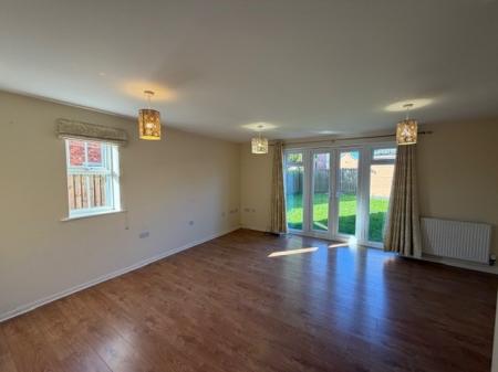 3 bedroom Terraced House to let in Hornbeam Drive, Healing, DN41