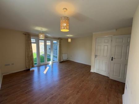 3 bedroom Terraced House to let in Hornbeam Drive, Healing, DN41