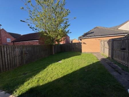 3 bedroom Terraced House to let in Hornbeam Drive, Healing, DN41