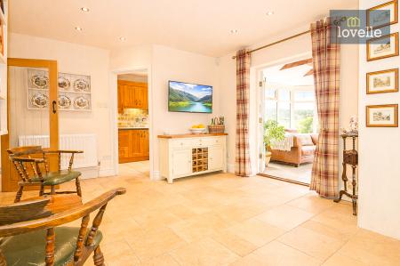 4 bedroom Detached house for sale in Top Road, Little Cawthorpe, LN11