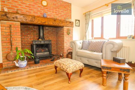 4 bedroom Detached house for sale in Top Road, Little Cawthorpe, LN11