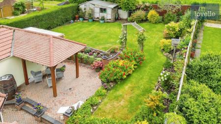 4 bedroom Detached house for sale in Top Road, Little Cawthorpe, LN11