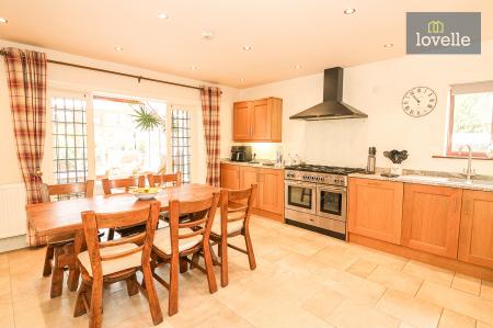 4 bedroom Detached house for sale in Top Road, Little Cawthorpe, LN11