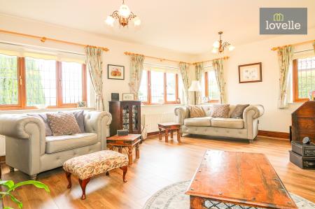 4 bedroom Detached house for sale in Top Road, Little Cawthorpe, LN11