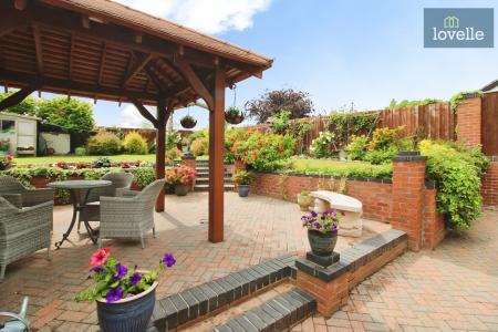 4 bedroom Detached house for sale in Top Road, Little Cawthorpe, LN11