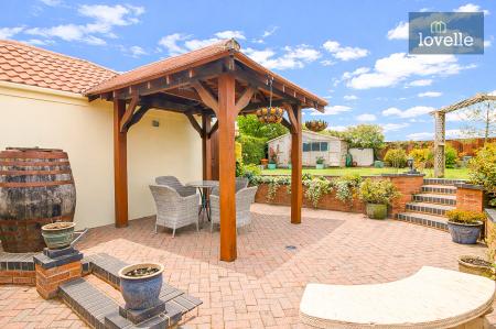 4 bedroom Detached house for sale in Top Road, Little Cawthorpe, LN11