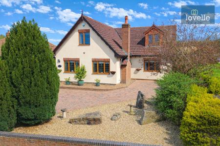 4 bedroom Detached house for sale in Top Road, Little Cawthorpe, LN11