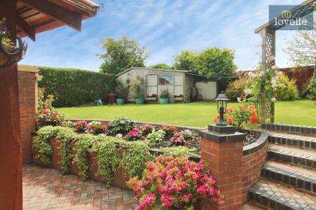 4 bedroom Detached house for sale in Top Road, Little Cawthorpe, LN11