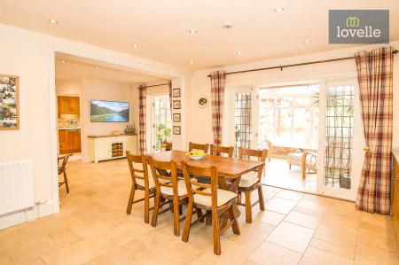 4 bedroom Detached house for sale in Top Road, Little Cawthorpe, LN11