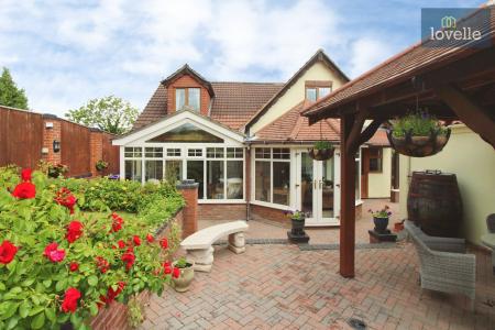 4 bedroom Detached house for sale in Top Road, Little Cawthorpe, LN11