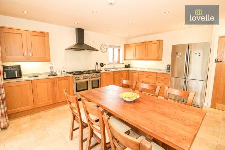 4 bedroom Detached house for sale in Top Road, Little Cawthorpe, LN11