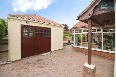 4 bedroom Detached house for sale in Top Road, Little Cawthorpe, LN11