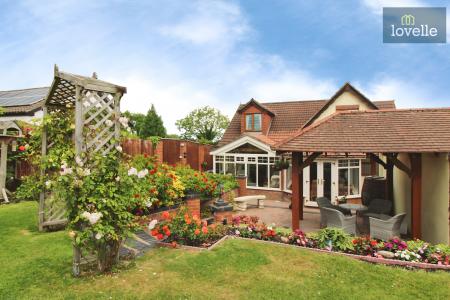 4 bedroom Detached house for sale in Top Road, Little Cawthorpe, LN11