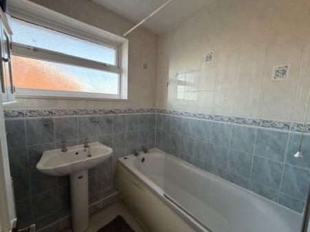 3 bedroom Terraced House to let in Yarborough Drive, Grimsby, DN31
