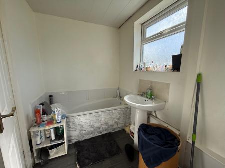 3 bedroom Terraced House for sale in Castle Street, Grimsby, DN32