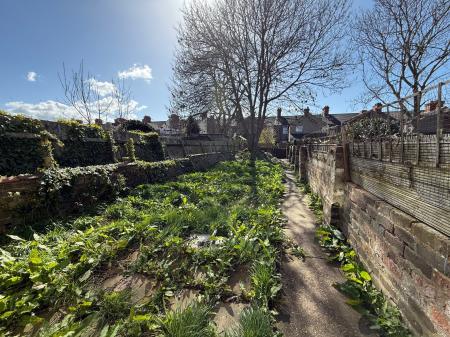 3 bedroom Terraced House for sale in Castle Street, Grimsby, DN32