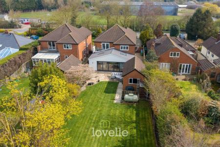 4 bedroom Detached house for sale in Cheapside, Waltham, DN37