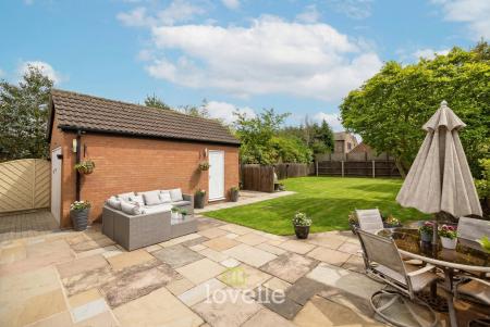 4 bedroom Detached house for sale in Cheapside, Waltham, DN37