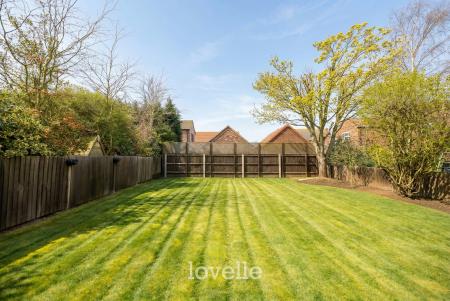 4 bedroom Detached house for sale in Cheapside, Waltham, DN37