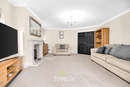 4 bedroom Detached house for sale in Cheapside, Waltham, DN37